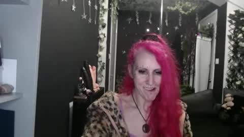 Snapshot of saucysky chatting on November 6, 11:37 pm SaucySky online show from November 6, 11:37 pm