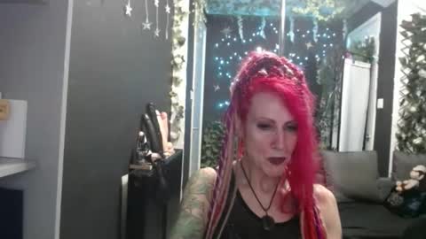 Snapshot of saucysky chatting on November 10, 10:20 pm SaucySky online show from November 10, 10:20 pm