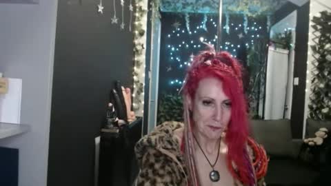 Snapshot of saucysky chatting on November 12, 3:29 am SaucySky online show from November 12, 3:29 am