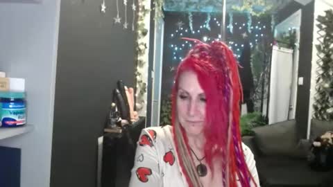 Snapshot of saucysky chatting on November 14, 12:42 am SaucySky online show from November 14, 12:42 am