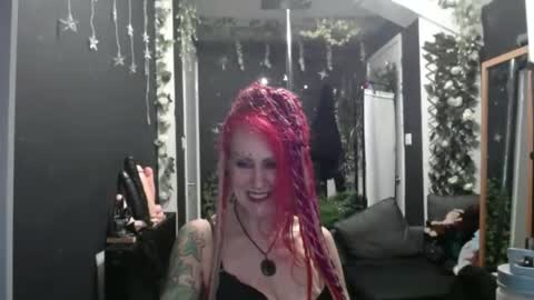 Snapshot of saucysky chatting on November 15, 7:10 pm SaucySky online show from November 15, 7:10 pm