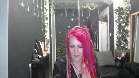 Snapshot of saucysky chatting on November 27, 10:06 am SaucySky online show from November 27, 10:06 am