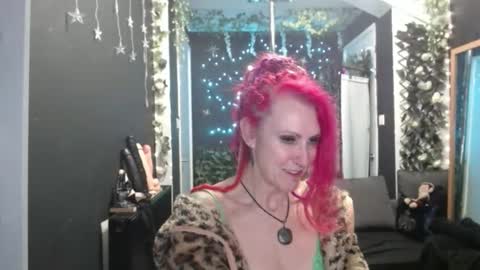 Snapshot of saucysky chatting on November 27, 11:51 pm SaucySky online show from November 27, 11:51 pm