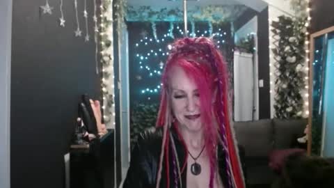 Snapshot of saucysky chatting on November 28, 7:27 pm SaucySky online show from November 28, 7:27 pm