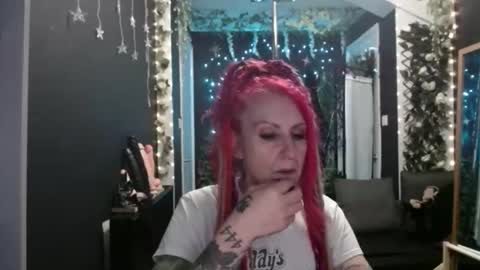 Snapshot of saucysky chatting on November 30, 10:03 pm SaucySky online show from November 30, 10:03 pm