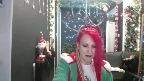 Snapshot of saucysky chatting on December 13, 10:15 pm SaucySky online show from December 13, 10:15 pm