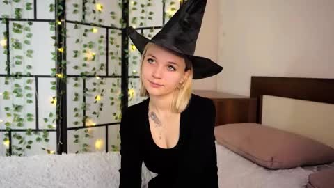 savannahshor online show from October 18, 7:25 pm