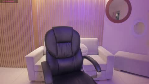 Snapshot of savannahstorm_ chatting on January 14, 6:49 pm S a v a n n a h online show from January 14, 6:49 pm