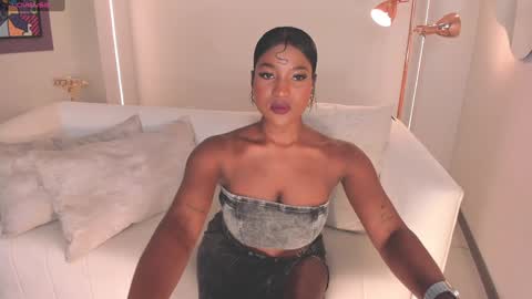 Snapshot of savannahstorm_ chatting on January 29, 7:43 pm S a v a n n a h online show from January 29, 7:43 pm