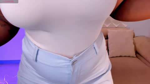 Snapshot of savannahstorm_ chatting on February 23, 12:37 pm S a v a n n a h online show from February 23, 12:37 pm