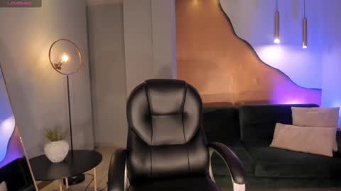 Snapshot of savannahstorm_ chatting on March 12, 3:18 pm S a v a n n a h online show from March 12, 3:18 pm