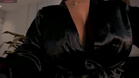 Snapshot of savannahstorm_ chatting on October 28, 10:30 am S a v a n n a h online show from October 28, 10:30 am