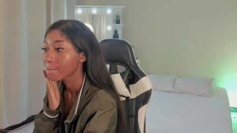 Savannahwildee online show from March 1, 11:28 am