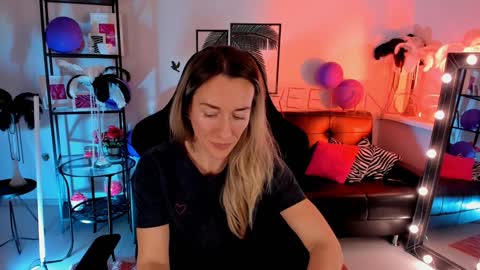 save the qween online show from December 23, 10:53 am