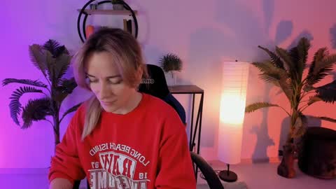 save the qween online show from February 3, 7:07 am