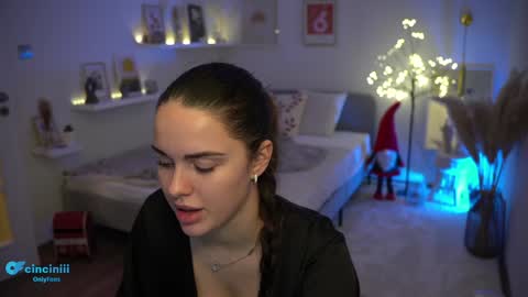 Naomi online show from December 21, 11:45 pm