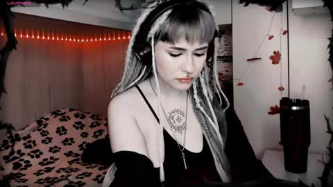 pronoun she. name Mary. age 21. online show from January 6, 3:29 pm