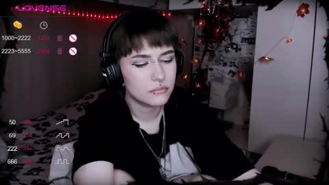 pronoun she. name Mary. age 21. online show from February 18, 4:48 pm