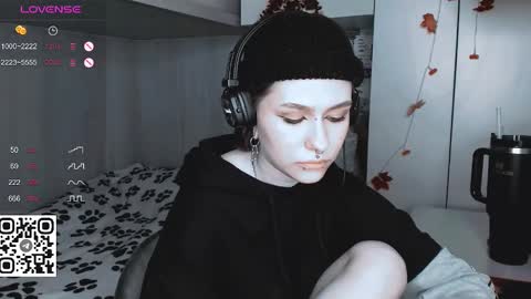 pronoun she. name Mary. age 21. online show from March 8, 4:17 pm