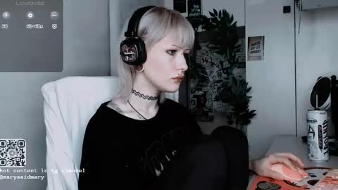 pronoun she. name Mary. age 21. online show from October 13, 2:28 pm