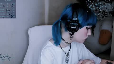 pronoun she. name Mary. age 21. online show from November 3, 11:55 am