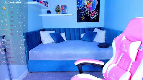 Snapshot of sayl0r_moon chatting on December 19, 6:23 am Kira GMT 7 Mon Thu-Sun 0800am-0200pm online show from December 19, 6:23 am