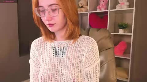 Snapshot of sayl0r_moon chatting on November 18, 1:22 am Kira GMT 7 Mon Thu-Sun 0800am-0200pm online show from November 18, 1:22 am