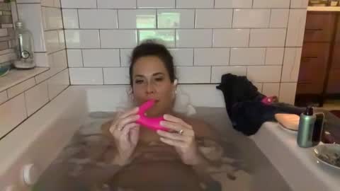 Good Girls Say Please...and Thank You online show from January 20, 2:11 am