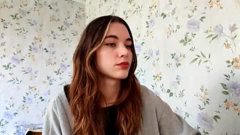 Snapshot of scarlet1flowers chatting on September 28, 8:09 am Kira online show from September 28, 8:09 am