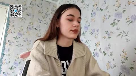 Snapshot of scarlet1flowers chatting on October 8, 8:34 am Kira online show from October 8, 8:34 am