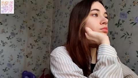 Snapshot of scarlet1flowers chatting on November 6, 9:54 am Kira online show from November 6, 9:54 am