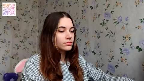 Snapshot of scarlet1flowers chatting on November 7, 9:31 am Kira online show from November 7, 9:31 am