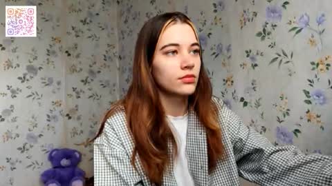 Snapshot of scarlet1flowers chatting on November 14, 8:35 am Kira online show from November 14, 8:35 am