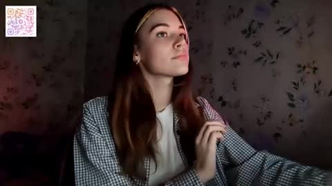 Snapshot of scarlet1flowers chatting on November 15, 4:03 pm Kira online show from November 15, 4:03 pm