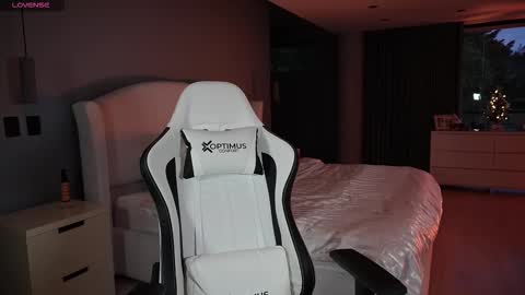 juli online show from December 2, 10:38 pm