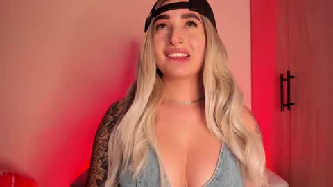 SCARLETT COLLINS online show from October 10, 5:17 am