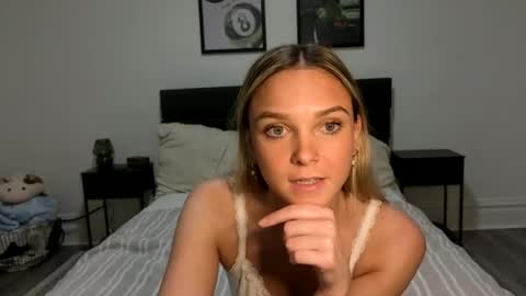 Snapshot of scarletterose_504259 chatting on October 5, 11:35 pm Scarlett online show from October 5, 11:35 pm