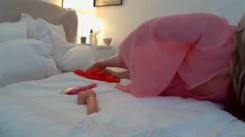 Scarlettexo online show from January 17, 10:00 am