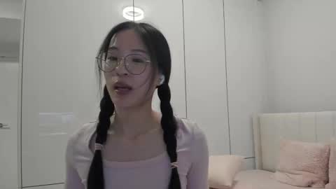 Snapshot of secretgirlfriendxo chatting on December 17, 2:17 am Angela online show from December 17, 2:17 am