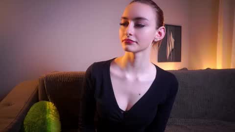 Lily online show from December 22, 11:51 am