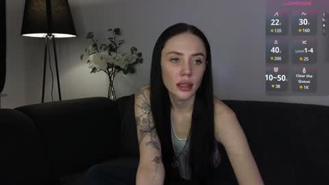 Snapshot of seduced_by_sara chatting on January 5, 5:20 pm Sara online show from January 5, 5:20 pm