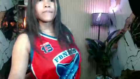 Snapshot of seductive_elle chatting on October 22, 1:33 pm ellie online show from October 22, 1:33 pm