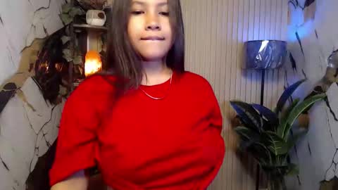 Snapshot of seductive_elle chatting on October 24, 11:06 am ellie online show from October 24, 11:06 am