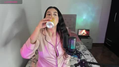 Snapshot of selene_e chatting on October 23, 9:13 pm Karol. online show from October 23, 9:13 pm