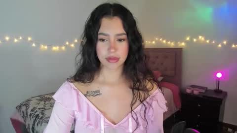 Snapshot of selene_e chatting on December 15, 10:25 pm Karol. online show from December 15, 10:25 pm