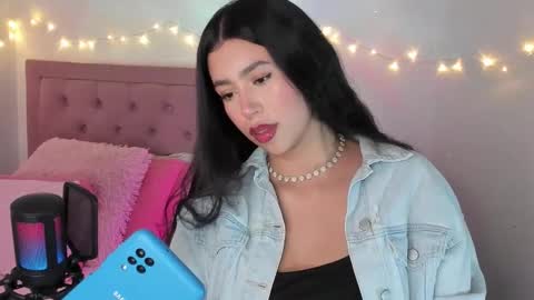 Snapshot of selene_e chatting on December 17, 9:10 pm Karol. online show from December 17, 9:10 pm