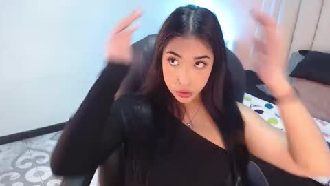 Snapshot of selene_voss chatting on December 17, 7:42 pm Selene online show from December 17, 7:42 pm