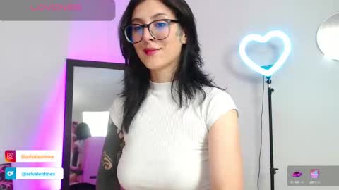 Snapshot of selvalentinex chatting on February 20, 2:40 am online show from February 20, 2:40 am