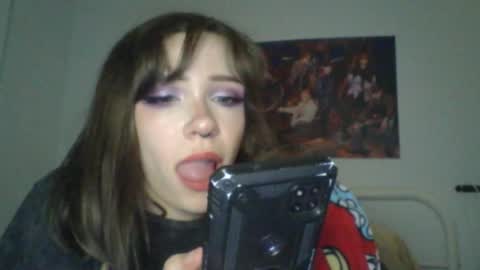 Snapshot of sendforesme chatting on January 4, 3:18 am goddess esme online show from January 4, 3:18 am