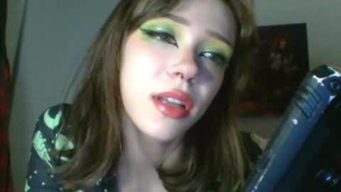 Snapshot of sendforesme chatting on January 19, 12:17 am goddess esme online show from January 19, 12:17 am